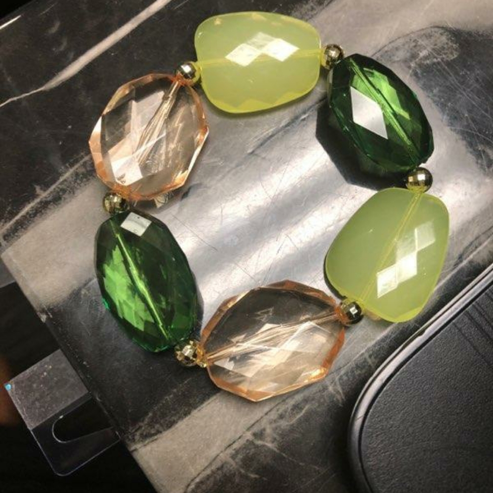 Clear gem braclet
